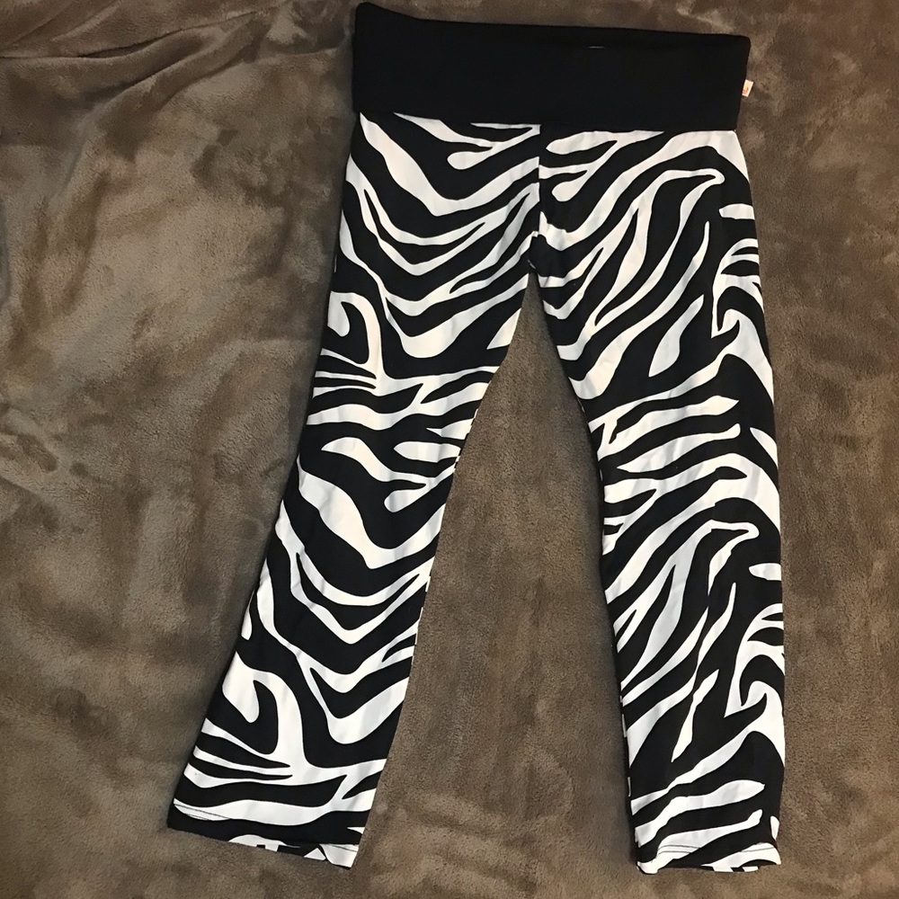 Shakti Activewear Zebra Print Yoga Crop Leggings M